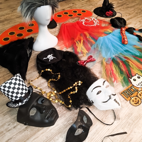 22 Piece Halloween Costume Accessories Set - Picture 4 of 10